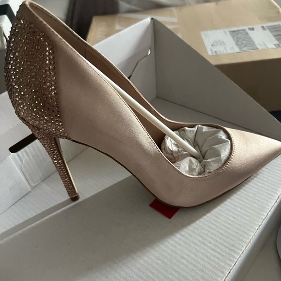 Nude satin heels with heel embellishments - Picture 1 of 3